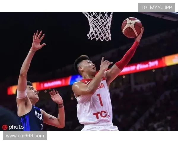 中国男篮险胜5分球迷热情助威 赵睿期待年轻球员担当主力 中国男篮险胜5分球迷热情助威 赵睿期待年轻球员担当主力